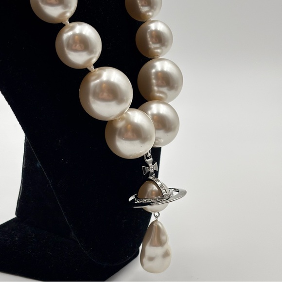 Vivienne Westwood Giant Pearl Drop Necklace - Picture 3 of 6